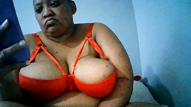 Snapshot of Yellobonepussy chatting on 09-30-25, 01:38 Yellobonepussy online show from 09-30-25, 01:38