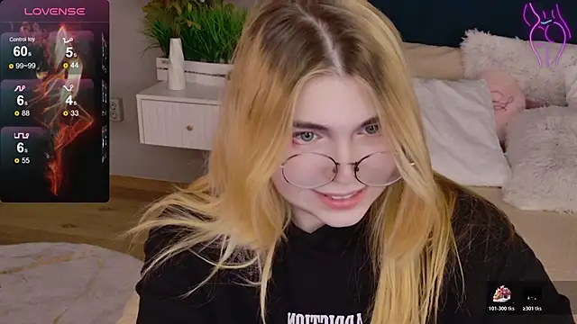 Evie Vall online show from 11-08-25, 03:34