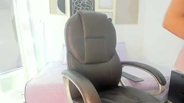 Snapshot of koraline_333 chatting on 10-17-25, 08:55 koraline 333 online show from 10-17-25, 08:55