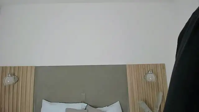 coral15  online show from 11-21-25, 02:10