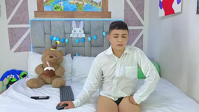 christopher Hot online show from 04-06-26, 08:43