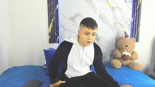 christopher Hot online show from 06-06-26, 02:38
