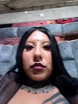 Snapshot of missashlyrosette chatting on 12-17-25, 01:00 missashlyrosette online show from 12-17-25, 01:00