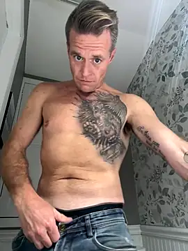 Snapshot of DILFiGuess11 chatting on 09-23-25, 12:13 DILFiGuess11 online show from 09-23-25, 12:13