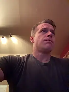 Snapshot of DILFiGuess11 chatting on 02-09-26, 01:42 DILFiGuess11 online show from 02-09-26, 01:42