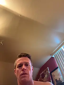 Snapshot of DILFiGuess11 chatting on 03-08-26, 03:27 DILFiGuess11 online show from 03-08-26, 03:27