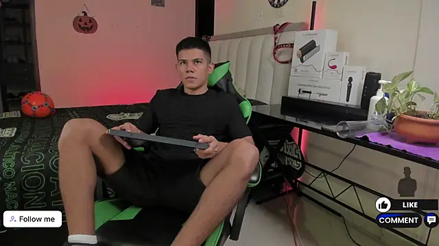 Snapshot of Jack_castell chatting on 09-30-25, 11:37 Jack castell online show from 09-30-25, 11:37