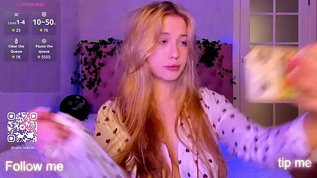 Snapshot of LightStar_18 chatting on 11-09-25, 09:07 LightStar 18 online show from 11-09-25, 09:07