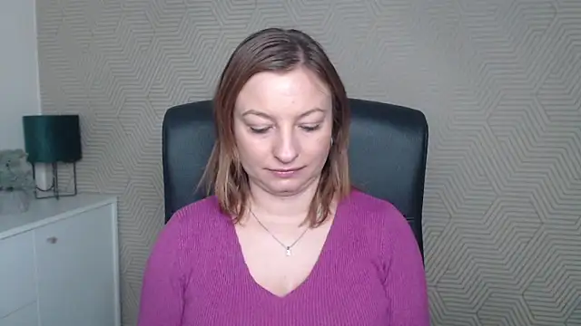 Snapshot of angelaSamt chatting on 11-18-25, 06:40 angelaSamt online show from 11-18-25, 06:40