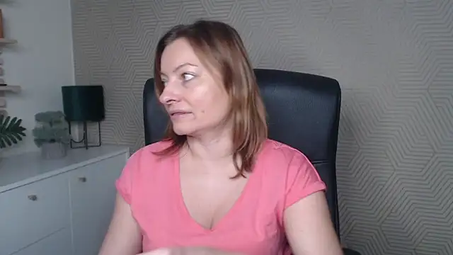 Snapshot of angelaSamt chatting on 11-26-25, 06:58 angelaSamt online show from 11-26-25, 06:58