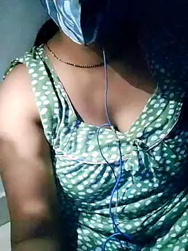 Snapshot of Alina-khan chatting on 04-21-26, 06:44 Alina-khan online show from 04-21-26, 06:44