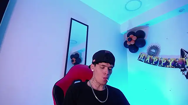 Anhonymus  online show from 10-22-25, 04:02