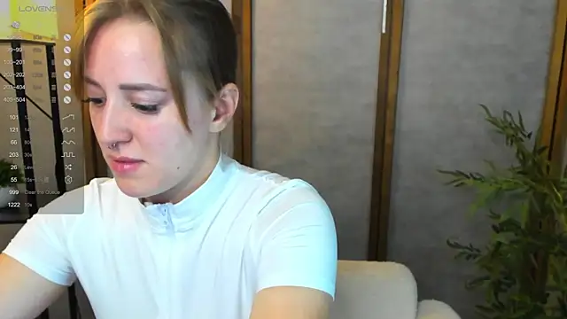 Alice Cire online show from 10-13-25, 02:44