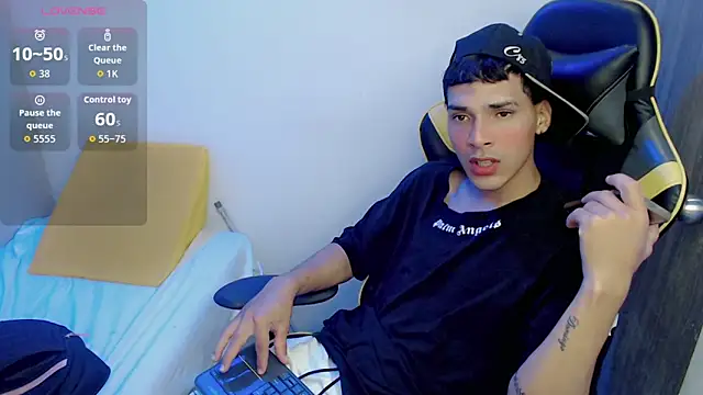 Snapshot of yankees_ chatting on 09-10-25, 03:50 yankees online show from 09-10-25, 03:50