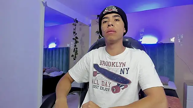 Muscle Scott online show from 11-09-25, 01:53