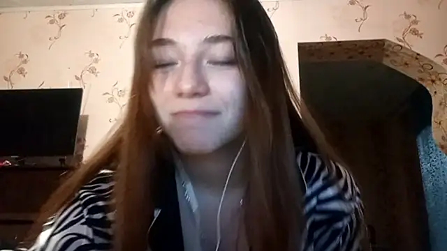 Snapshot of Sophiecuttie chatting on 09-26-25, 05:06 Sophiecuttie online show from 09-26-25, 05:06