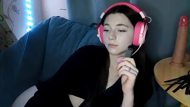 Snapshot of Sophiecuttie chatting on 10-29-25, 03:25 Sophiecuttie online show from 10-29-25, 03:25