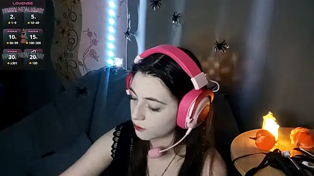 Snapshot of Sophiecuttie chatting on 10-31-25, 05:47 Sophiecuttie online show from 10-31-25, 05:47