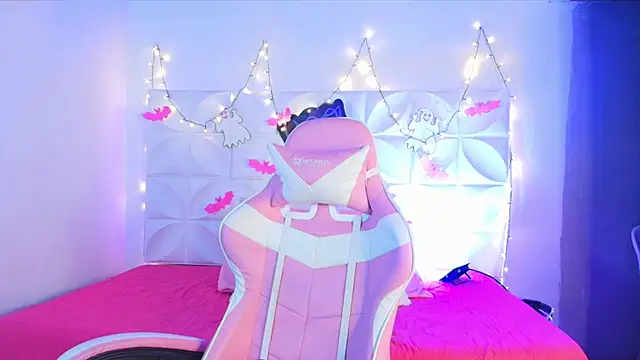 Snapshot of Abril1_gh chatting on 10-26-25, 10:43 Abril1 gh online show from 10-26-25, 10:43