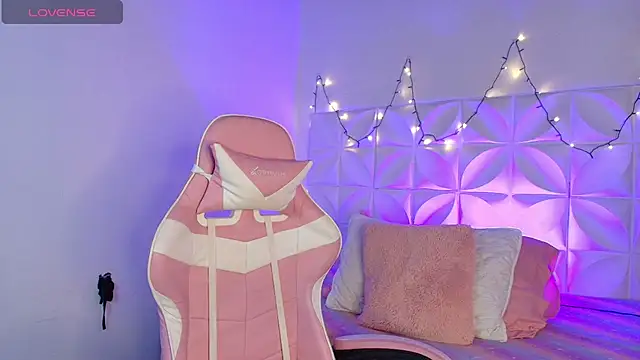 Snapshot of Abril1_gh chatting on 11-05-25, 11:21 Abril1 gh online show from 11-05-25, 11:21