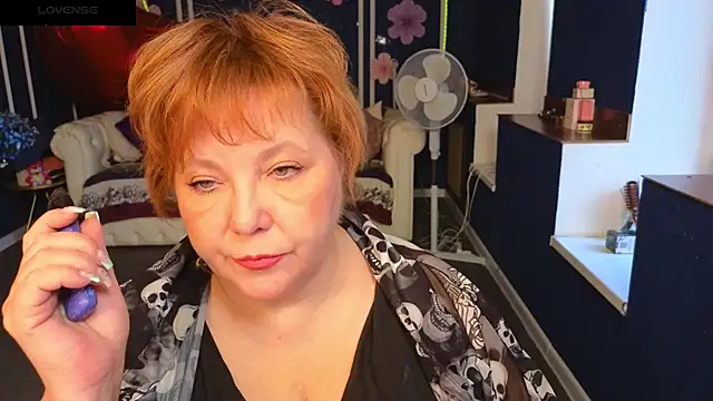 Snapshot of Kira_Kenett chatting on 05-28-26, 05:27 Kira Kenett online show from 05-28-26, 05:27