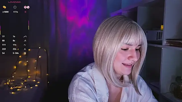 Snapshot of LunaXLoverx chatting on 11-21-25, 11:42 LunaXLoverx online show from 11-21-25, 11:42