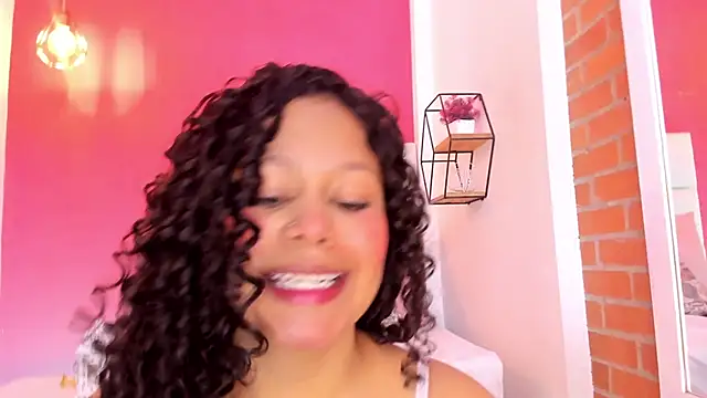 Snapshot of kendal_sexy3 chatting on 09-27-25, 12:32 kendal sexy3 online show from 09-27-25, 12:32