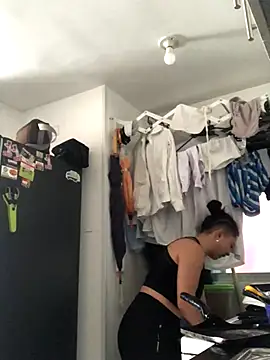 Paris 11 online show from 11-06-25, 02:29