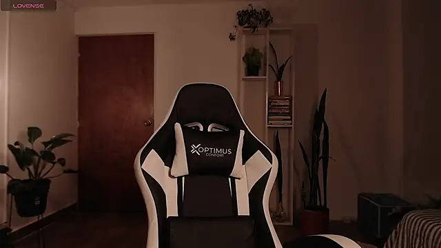 Ellyuwuw online show from 11-06-25, 11:48