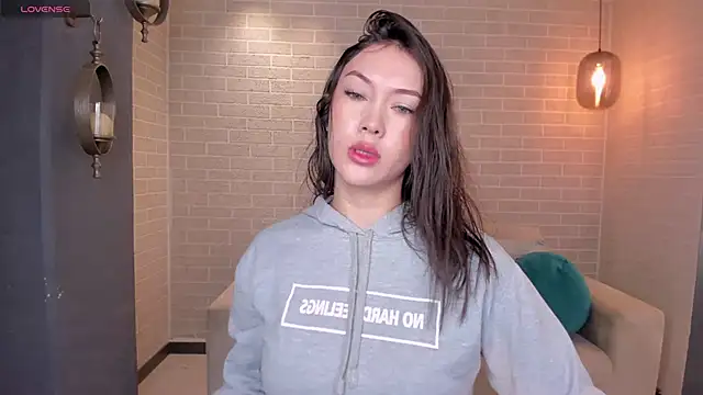 AnnaHoffman  online show from 09-25-25, 12:20