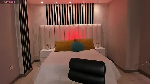 LucyWeiss  online show from 11-10-25, 08:41