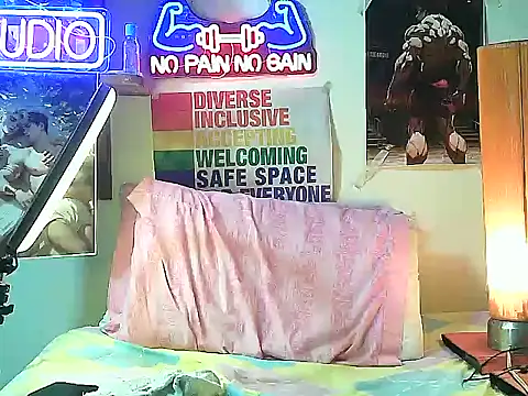 Snapshot of Strongcockfitness chatting on 09-22-25, 11:18 Strongcockfitness online show from 09-22-25, 11:18