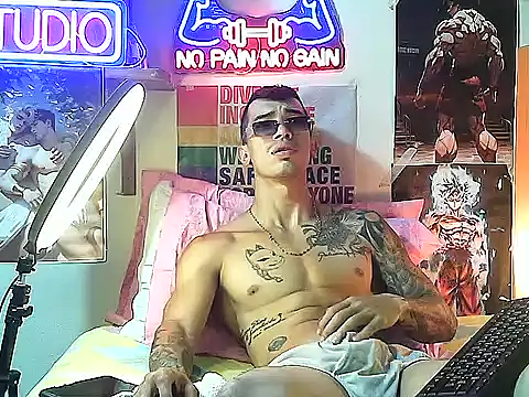 Snapshot of Strongcockfitness chatting on 09-24-25, 11:30 Strongcockfitness online show from 09-24-25, 11:30