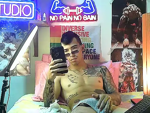 Snapshot of Strongcockfitness chatting on 09-25-25, 04:32 Strongcockfitness online show from 09-25-25, 04:32