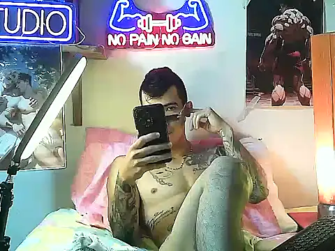 Snapshot of Strongcockfitness chatting on 10-01-25, 06:03 Strongcockfitness online show from 10-01-25, 06:03