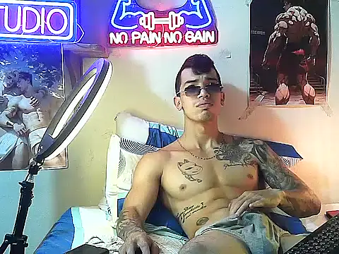 Snapshot of Strongcockfitness chatting on 10-03-25, 12:57 Strongcockfitness online show from 10-03-25, 12:57