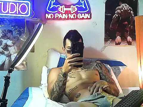 Snapshot of Strongcockfitness chatting on 10-04-25, 01:03 Strongcockfitness online show from 10-04-25, 01:03