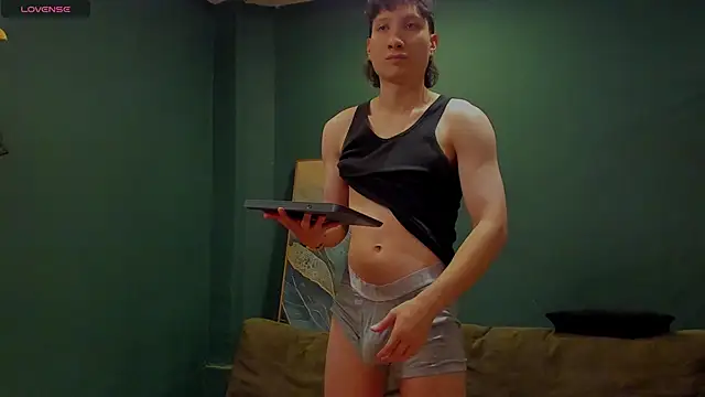 Snapshot of enzo_steel chatting on 12-13-25, 09:53 enzo steel online show from 12-13-25, 09:53