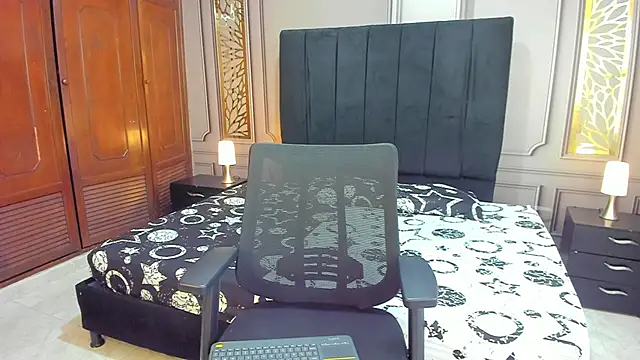 Snapshot of Ivy_rae_xxx chatting on 10-16-25, 02:40 Ivy rae xxx online show from 10-16-25, 02:40