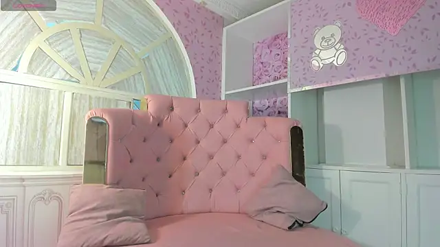 Snapshot of Ivy_rae_xxx chatting on 10-27-25, 08:13 Ivy rae xxx online show from 10-27-25, 08:13