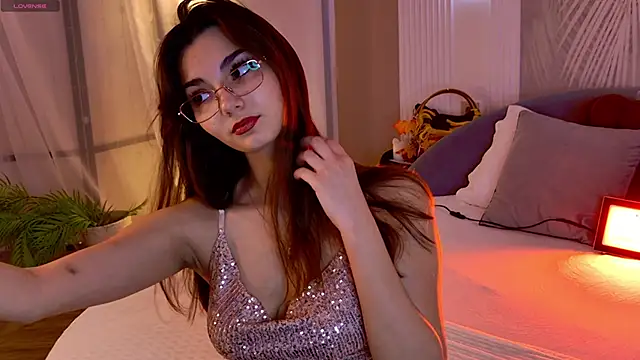 LeaMelone online show from 11-17-25, 04:57