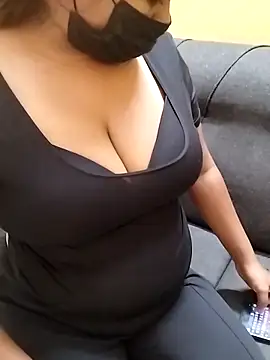 Snapshot of HAANNIAA chatting on 09-21-25, 08:43 HAANNIAA online show from 09-21-25, 08:43