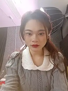 Snapshot of Xxq-20 chatting on 10-29-25, 11:01 Xxq-20 online show from 10-29-25, 11:01