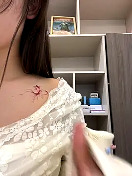 Snapshot of Xxq-20 chatting on 12-19-25, 09:27 Xxq-20 online show from 12-19-25, 09:27