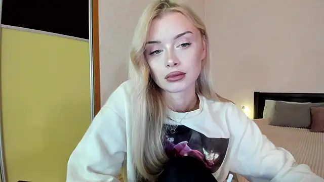 Snapshot of AlissaTenderly chatting on 10-20-25, 04:29 AlissaTenderly online show from 10-20-25, 04:29