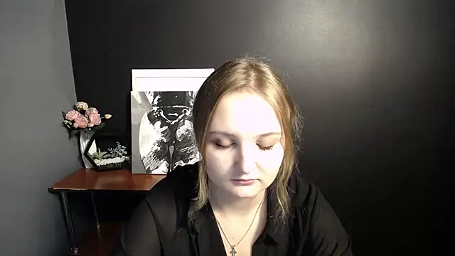 Snapshot of Mystic_nikole chatting on 10-08-25, 12:14 Mystic nikole online show from 10-08-25, 12:14