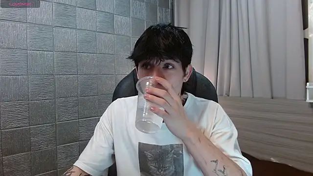 Iantwink18 online show from 01-06-26, 08:23