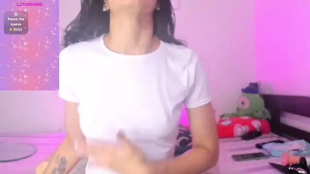 Snapshot of lustlunna chatting on 12-16-25, 01:43 lustlunna online show from 12-16-25, 01:43