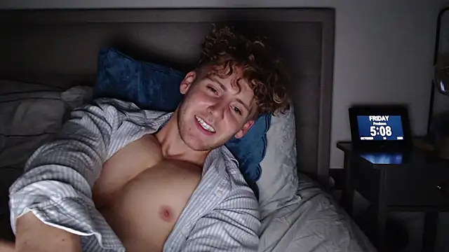 Snapshot of DominantAlex18 chatting on 10-24-25, 04:09 DominantAlex18 online show from 10-24-25, 04:09