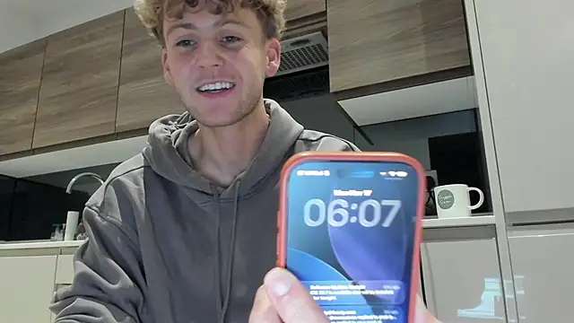 Snapshot of DominantAlex18 chatting on 11-17-25, 06:08 DominantAlex18 online show from 11-17-25, 06:08